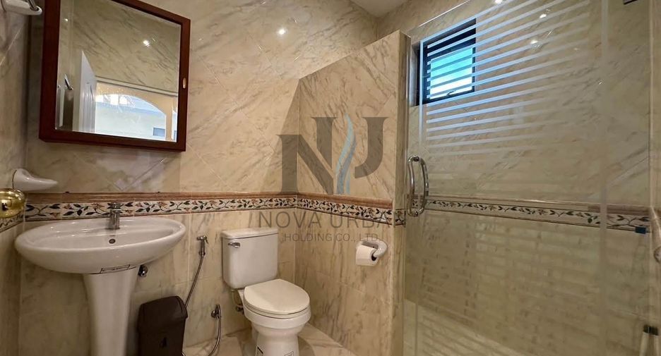 À vendre et à louer 4 chambres villa à Bang Lamung, Chonburi