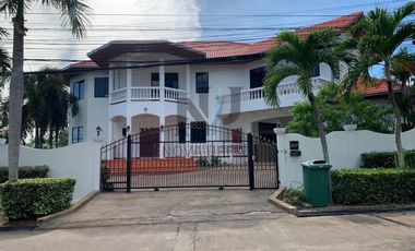 À vendre et à louer 4 chambres villa à Bang Lamung, Chonburi