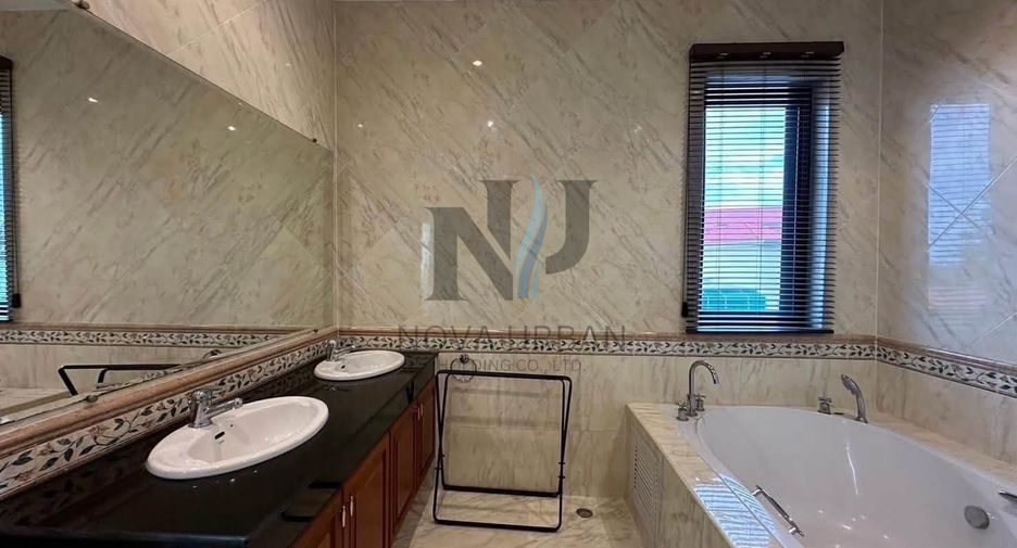 À vendre et à louer 4 chambres villa à Bang Lamung, Chonburi