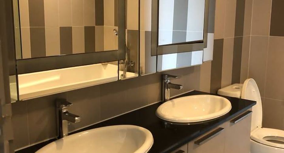 For sale 3 bedrooms condo in Khlong San, Bangkok