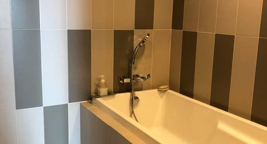 For sale 3 bedrooms condo in Khlong San, Bangkok