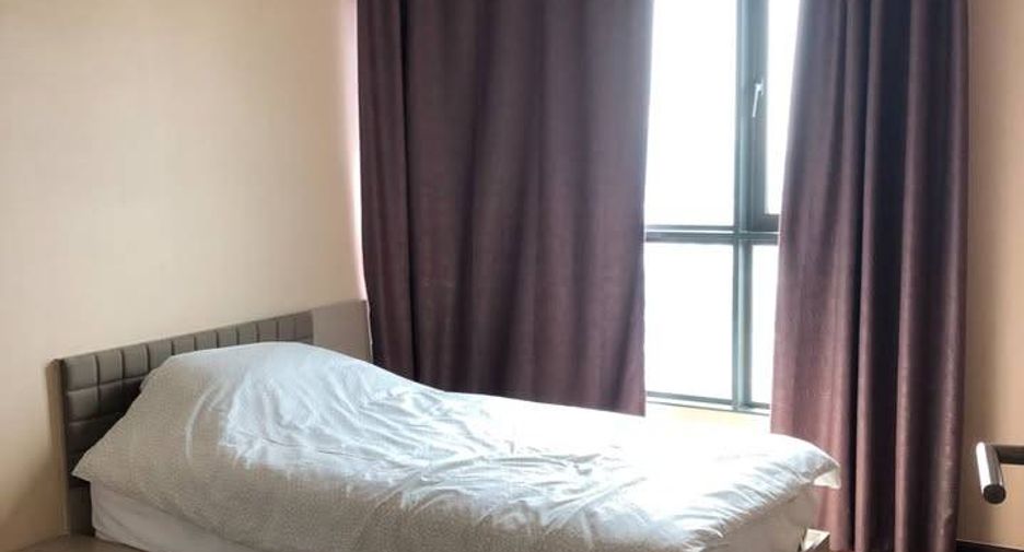 For sale 3 bedrooms condo in Khlong San, Bangkok