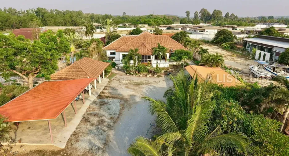 Haus zum Kauf mit 4 Zimmer in Bang Lamung, Chonburi