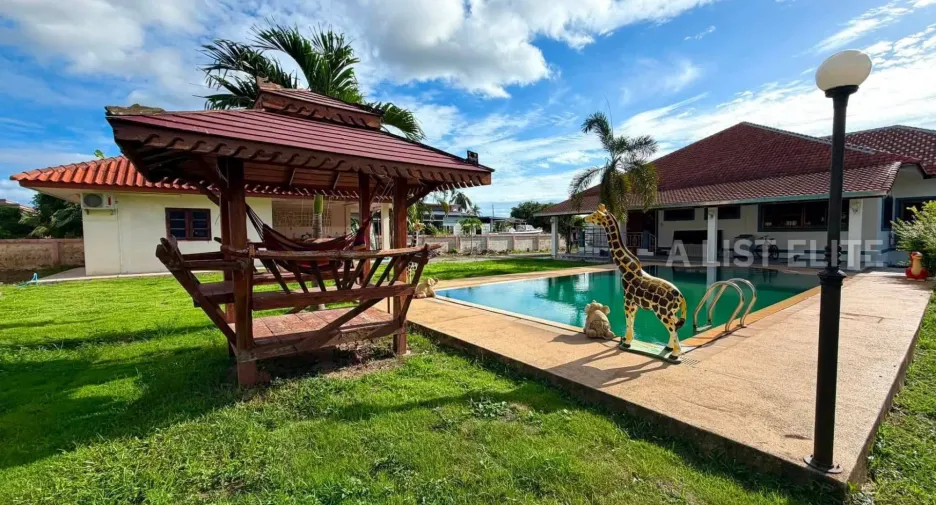 Haus zum Kauf mit 4 Zimmer in Bang Lamung, Chonburi
