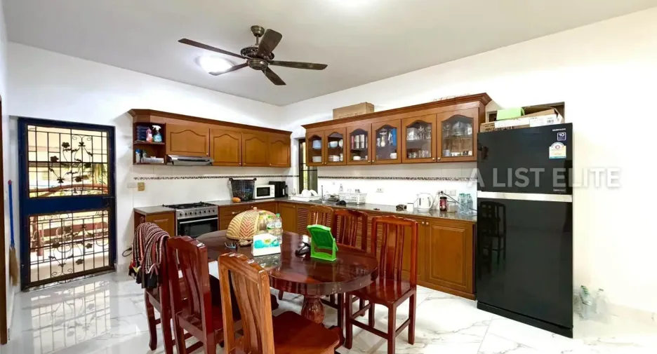 Haus zum Kauf mit 4 Zimmer in Bang Lamung, Chonburi