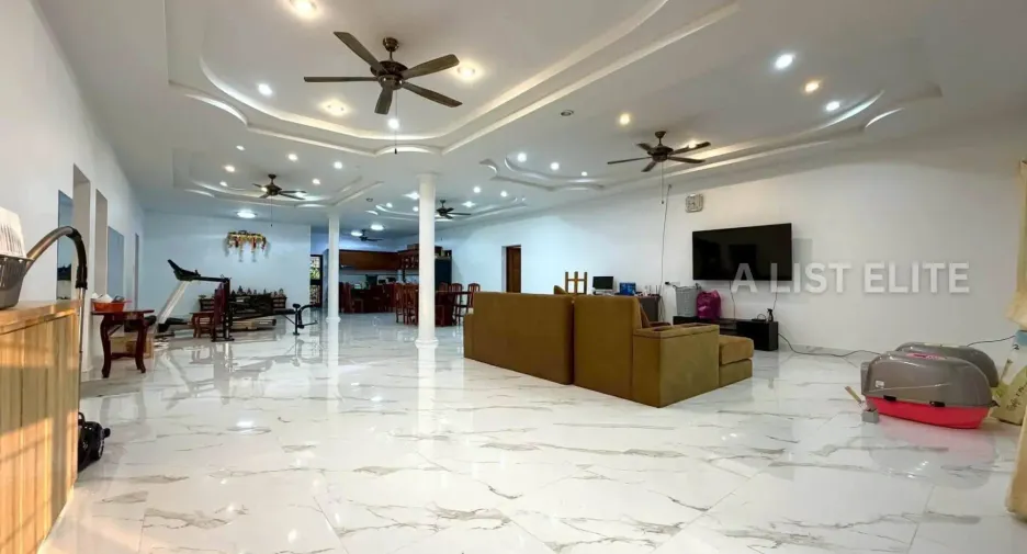 Haus zum Kauf mit 4 Zimmer in Bang Lamung, Chonburi