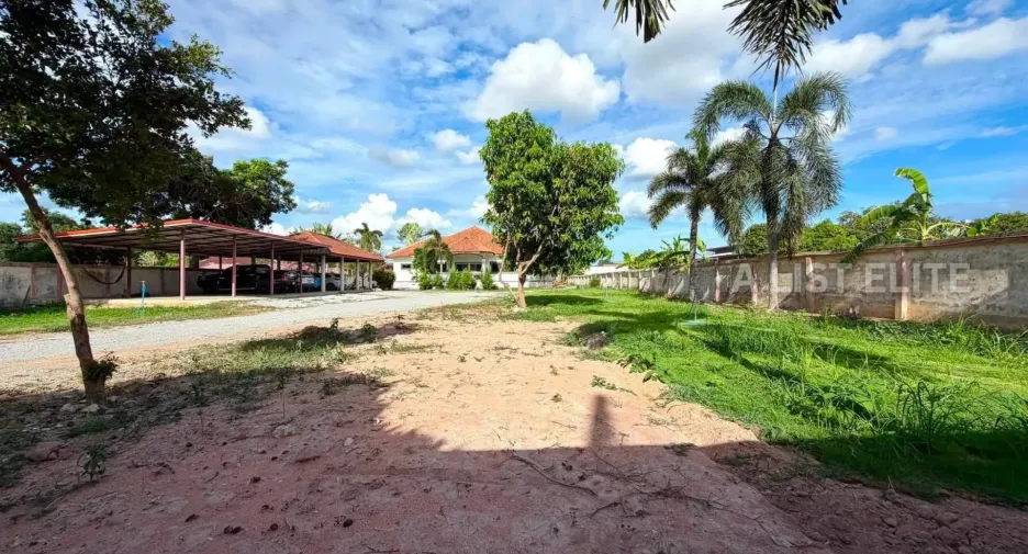 Haus zum Kauf mit 4 Zimmer in Bang Lamung, Chonburi