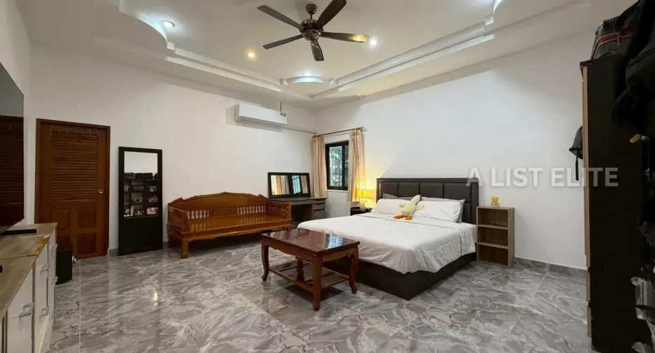 Haus zum Kauf mit 4 Zimmer in Bang Lamung, Chonburi