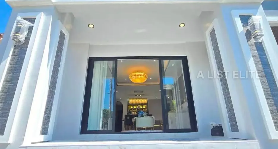 Haus zum Kauf mit 4 Zimmer in Bang Lamung, Chonburi
