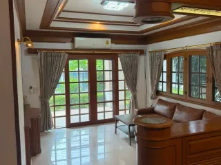 For rent 5 ベッドルーム house in Huai Khwang, Bangkok