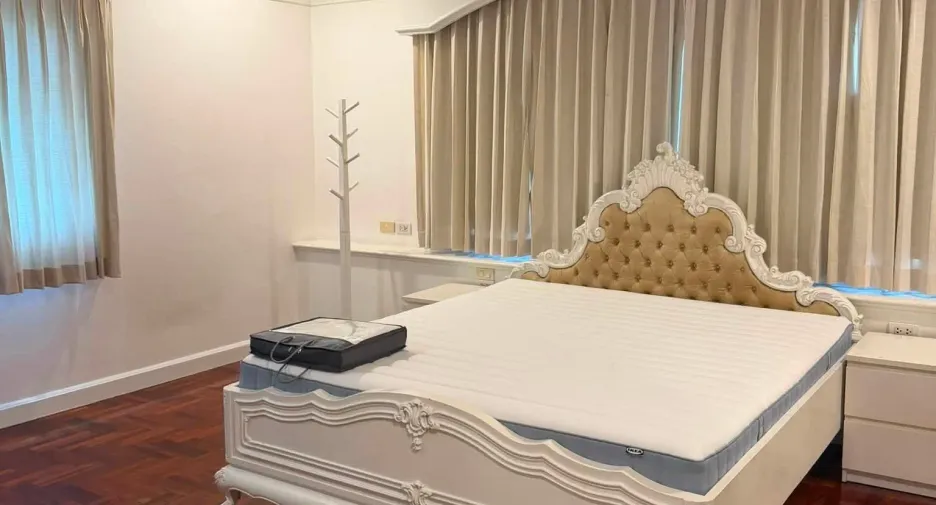 For rent 5 ベッドルーム house in Huai Khwang, Bangkok