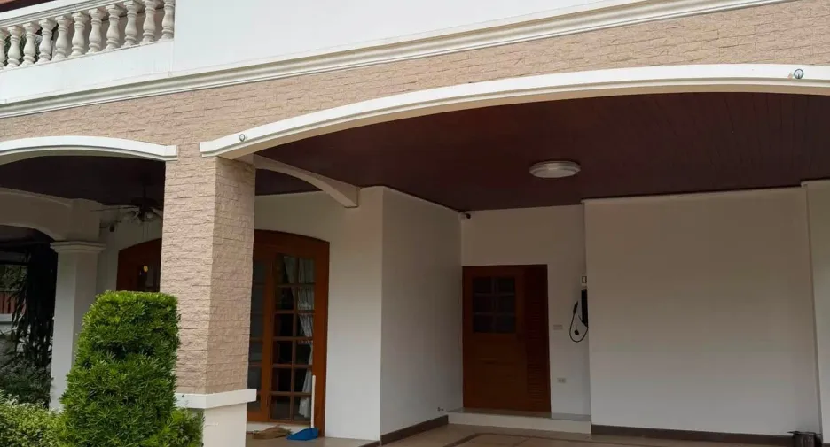 For rent 5 ベッドルーム house in Huai Khwang, Bangkok