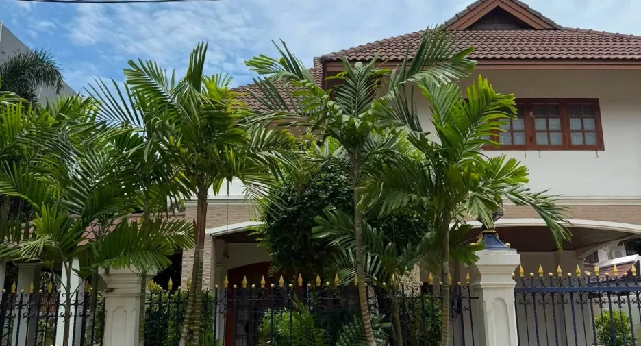 For rent 5 ベッドルーム house in Huai Khwang, Bangkok