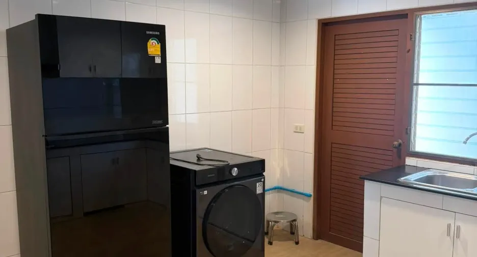 For rent 5 ベッドルーム house in Huai Khwang, Bangkok