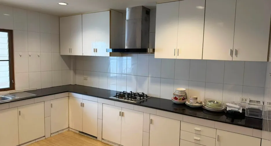 For rent 5 ベッドルーム house in Huai Khwang, Bangkok
