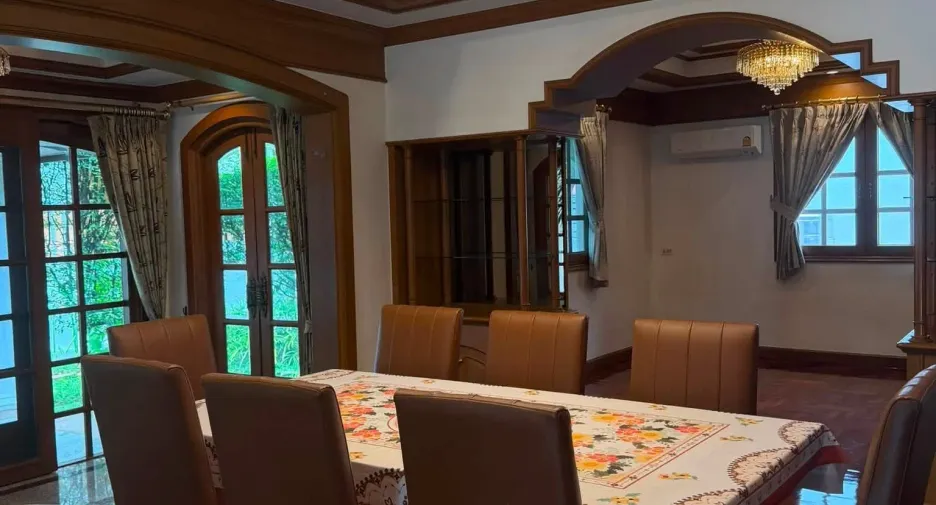For rent 5 ベッドルーム house in Huai Khwang, Bangkok