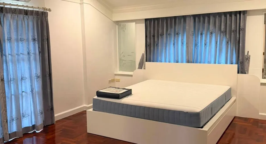 For rent 5 ベッドルーム house in Huai Khwang, Bangkok