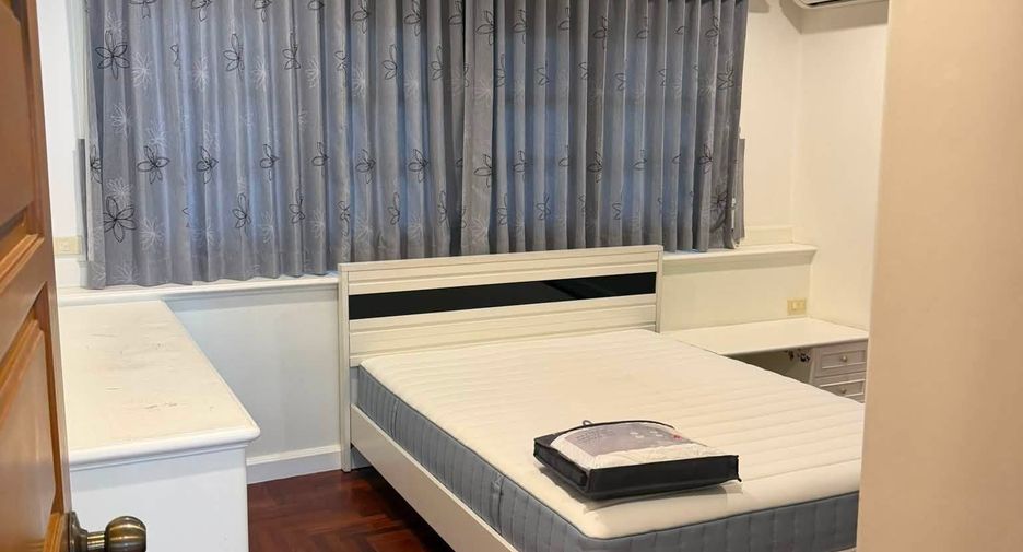For rent 5 ベッドルーム house in Huai Khwang, Bangkok