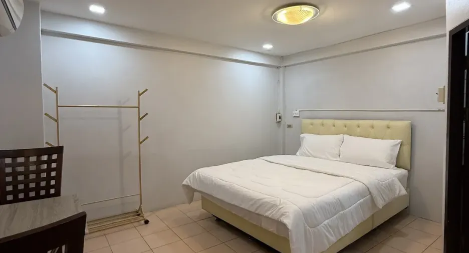 Local comercial en venta de 8 habitaciones en Bang Lamung, Chonburi