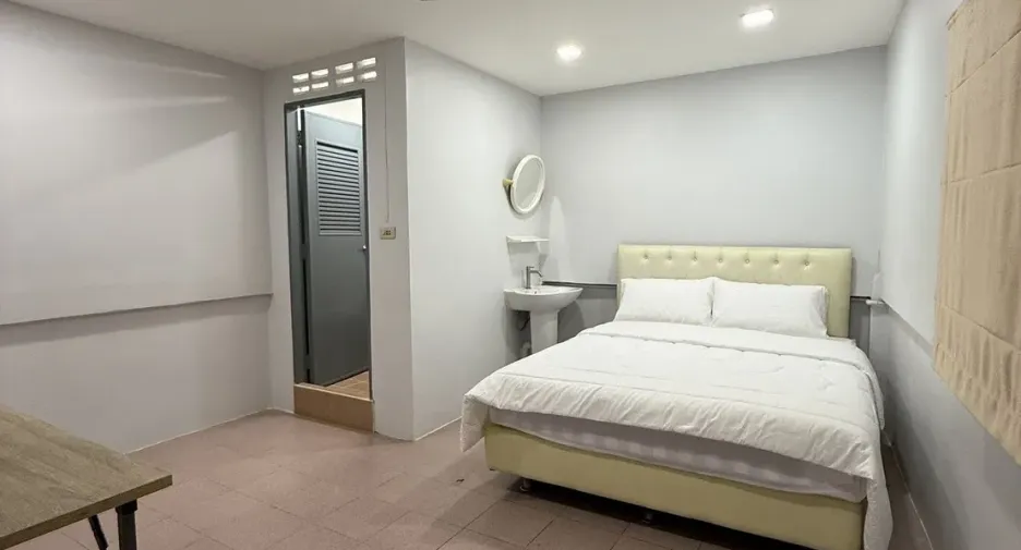 Local comercial en venta de 8 habitaciones en Bang Lamung, Chonburi
