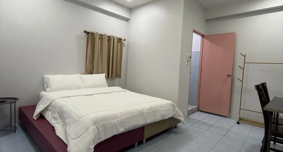 Local comercial en venta de 8 habitaciones en Bang Lamung, Chonburi