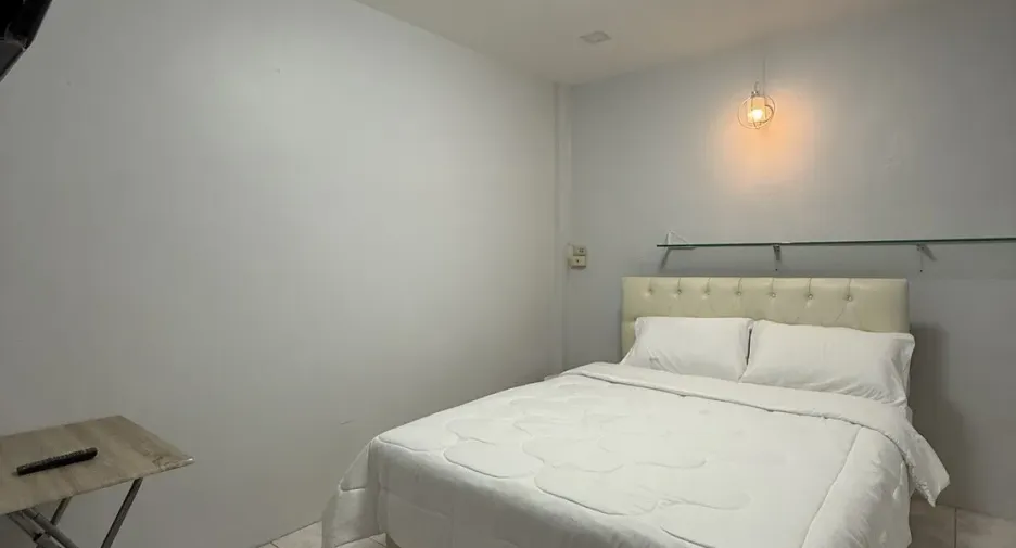 Local comercial en venta de 8 habitaciones en Bang Lamung, Chonburi
