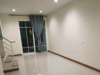 Reihenhaus zum Kauf mit 4 Zimmer in Bueng Kum, Bangkok