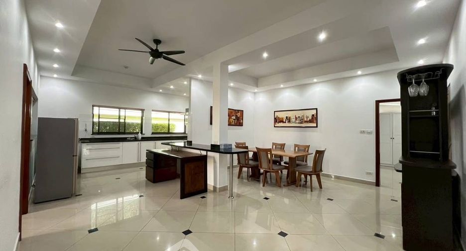 For sale 3 bedrooms villa in Jomtien, Pattaya