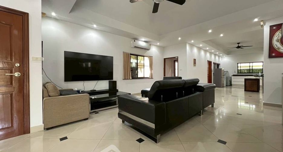 For sale 3 bedrooms villa in Jomtien, Pattaya