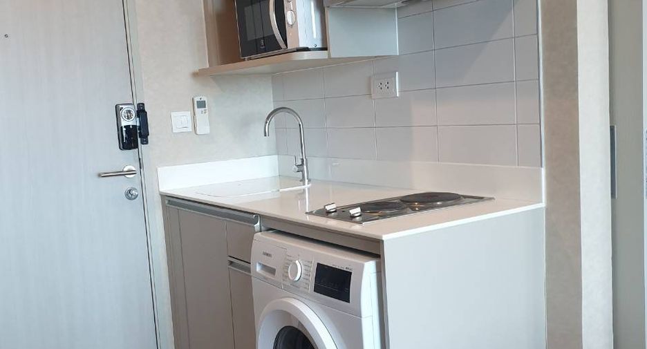 Wohnung zur Miete mit 1 Zimmer in Bang Rak, Bangkok