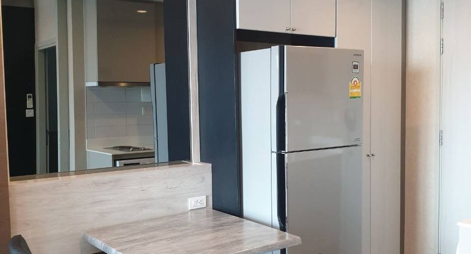 Wohnung zur Miete mit 1 Zimmer in Bang Rak, Bangkok