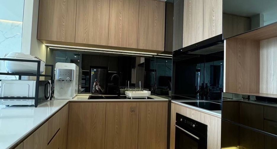 For rent 2 bedrooms condo in Pathum Wan, Bangkok