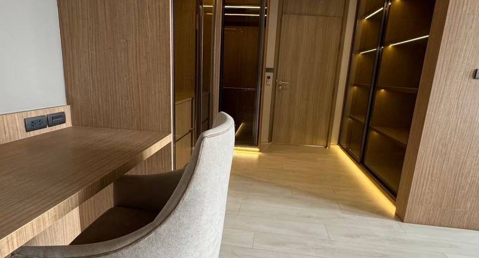 For rent 2 bedrooms condo in Pathum Wan, Bangkok