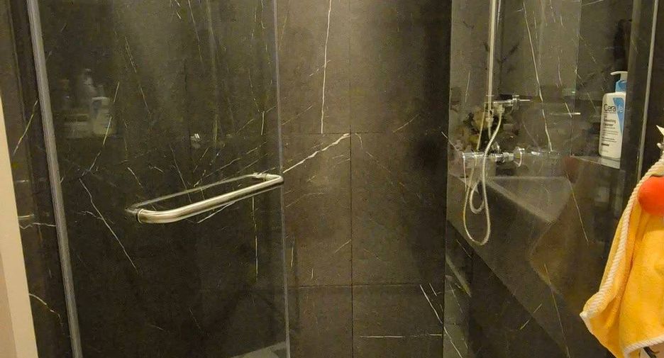 For rent 1 bed condo in Yan Nawa, Bangkok