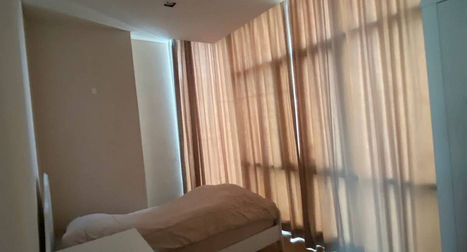 For rent 2 bedrooms condo in Bang Rak, Bangkok