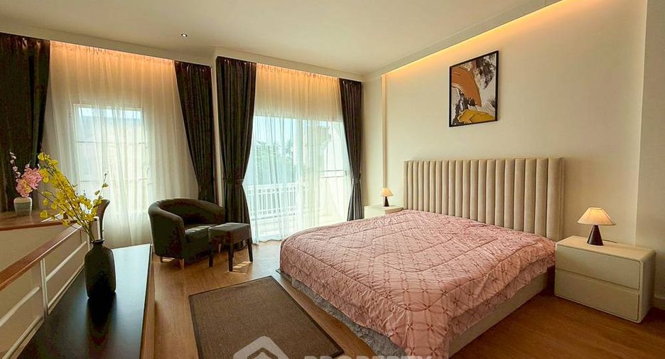Casa adosada en alquiler de 3 habitaciones en Phasi Charoen, Bangkok