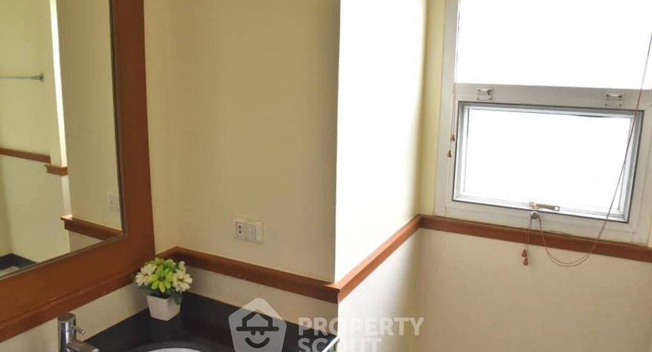 For rent 3 ベッドルーム apartment in Sathon, Bangkok