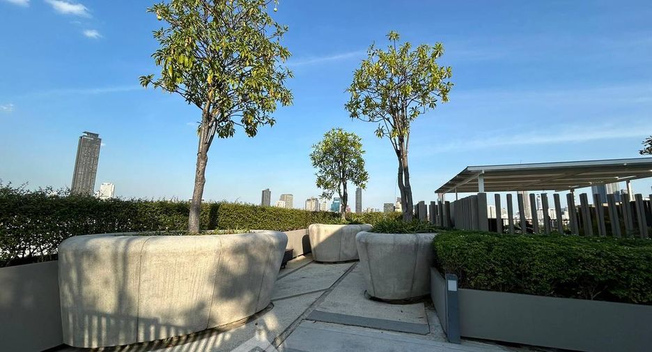 For rent 2 bedrooms condo in Watthana, Bangkok