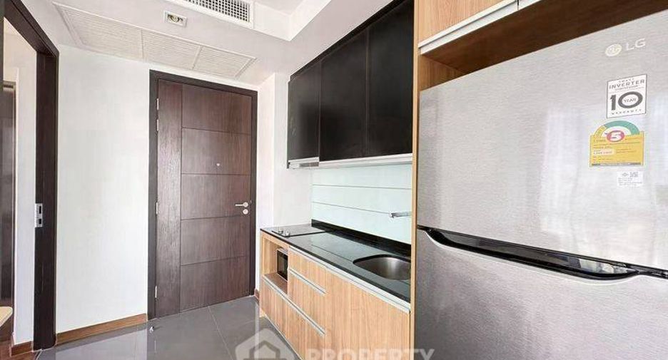 For rent 2 bedrooms condo in Pathum Wan, Bangkok