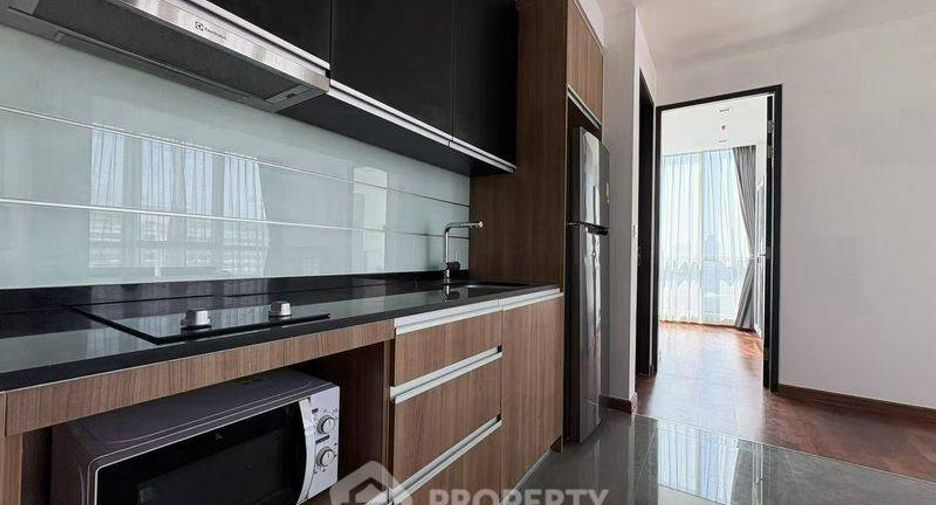 For rent 2 bedrooms condo in Pathum Wan, Bangkok