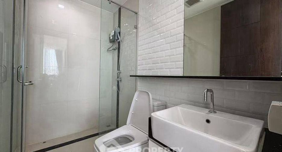 For rent 2 bedrooms condo in Pathum Wan, Bangkok