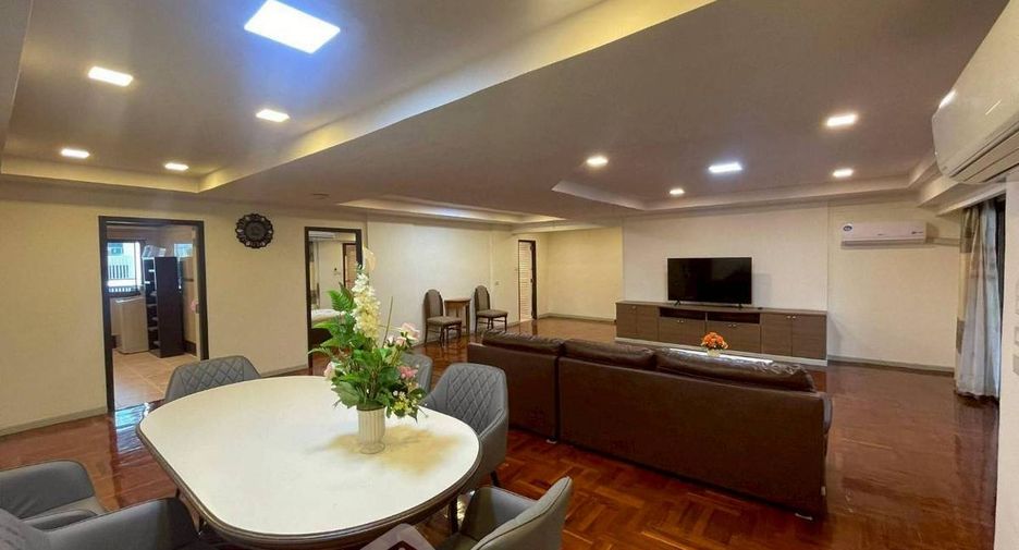 For rent 3 bedrooms apartment in Watthana, Bangkok