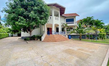 À louer 3 chambres maison à Bang Lamung, Chonburi