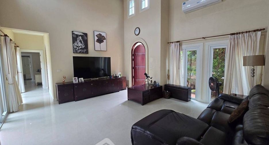 À louer 3 chambres maison à Bang Lamung, Chonburi