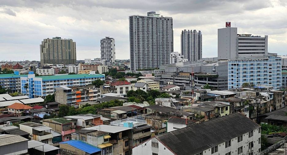 For rent 2 bedrooms condo in Thon Buri, Bangkok