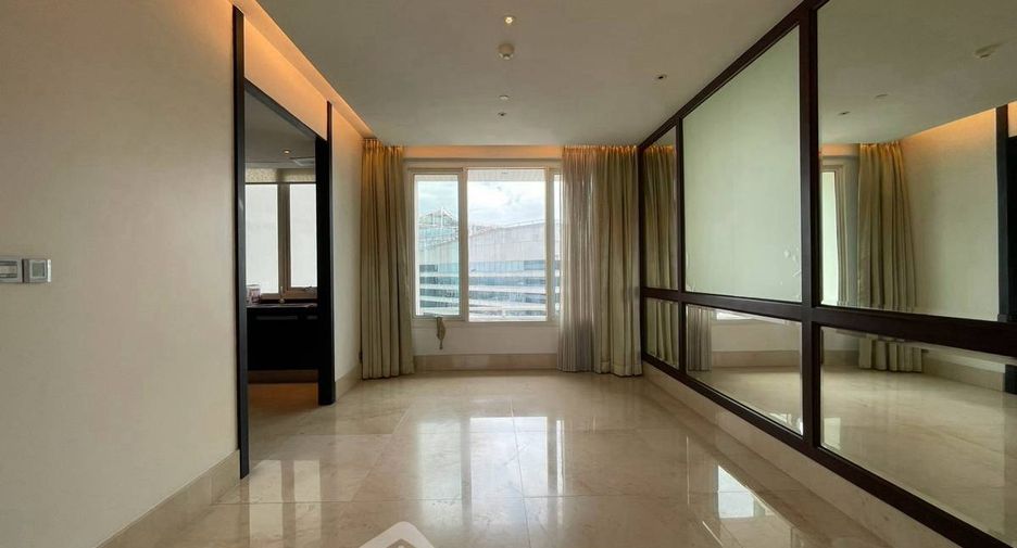 Condo en alquiler de 3 habitaciones en Sathon, Bangkok