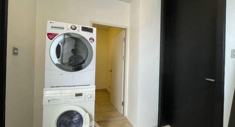 Condo en alquiler de 3 habitaciones en Sathon, Bangkok