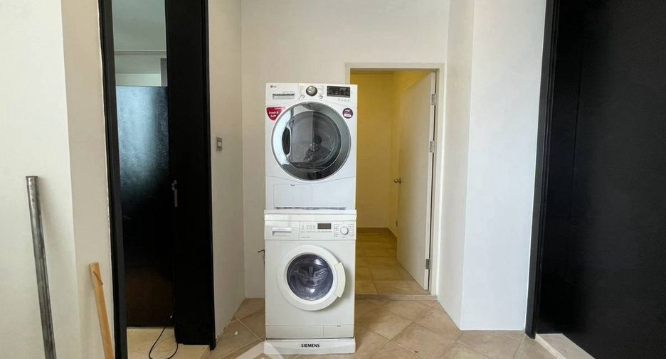 Condo en alquiler de 3 habitaciones en Sathon, Bangkok