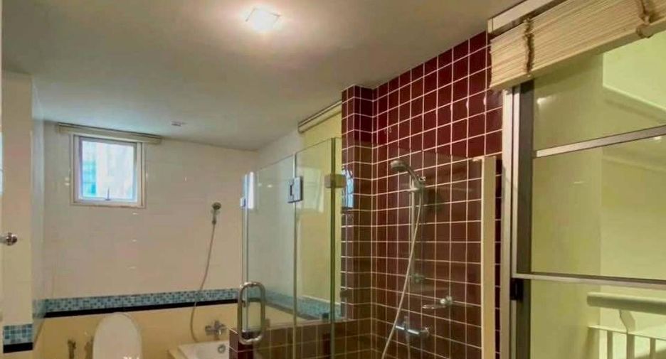 For rent 3 bedrooms condo in Khlong Toei, Bangkok