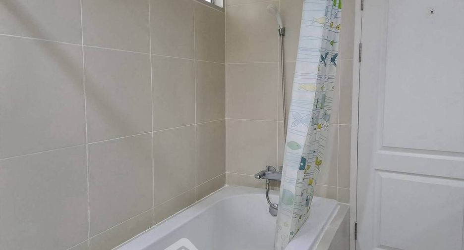 For rent 3 bedrooms condo in Huai Khwang, Bangkok